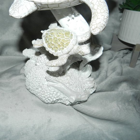 Sea Turtles on Coral Sculptured Art Décor Figurines White glass 9" NEW/NWT! - Picture 4 of 9